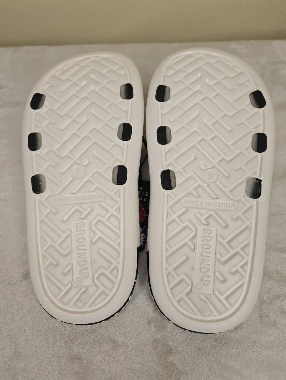 Ground Up Minnie Mouse Slide Sandals Size 9